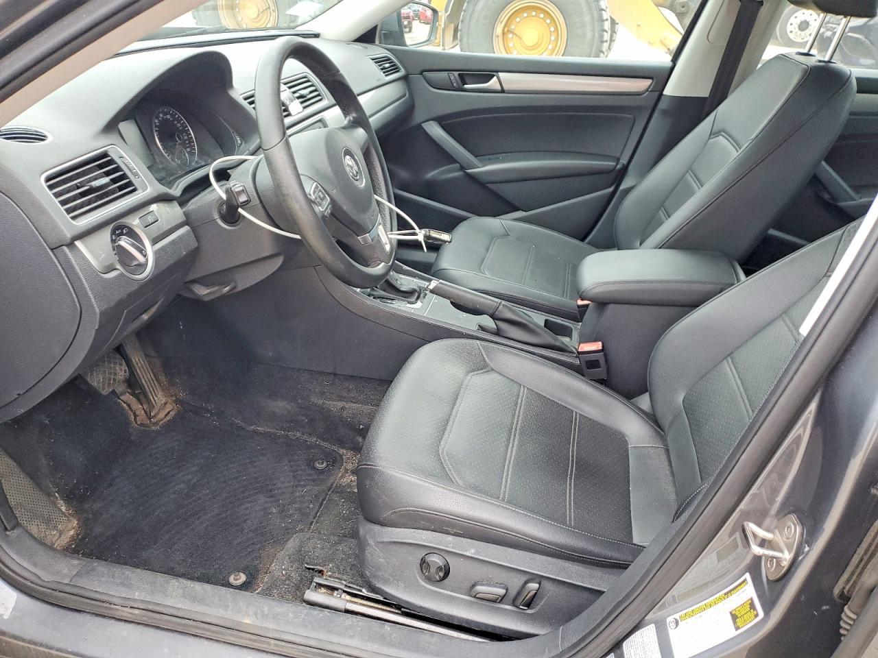2015 VOLKSWAGEN Passat