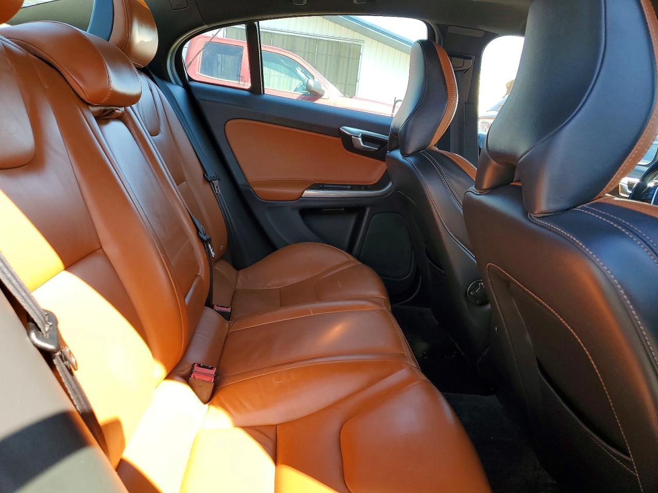 2015 VOLVO S60