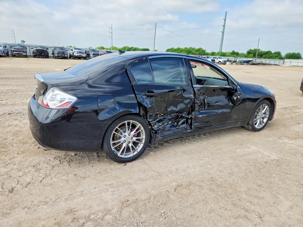 2011 INFINITI G37