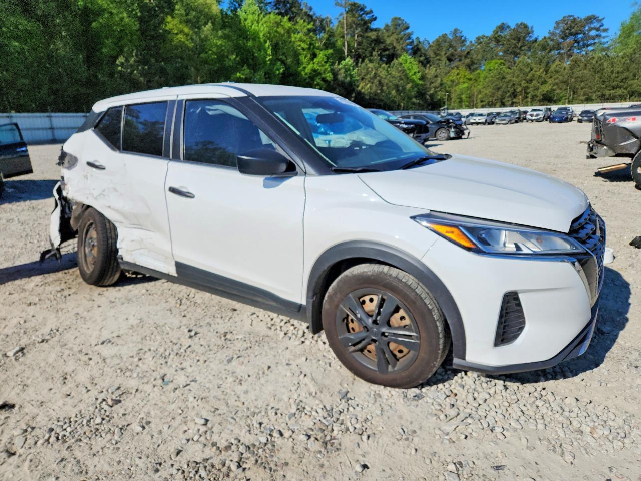 2023 NISSAN KICKS
