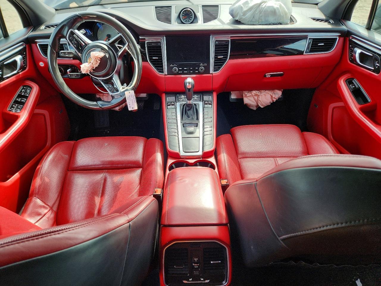 2017 PORSCHE Macan
