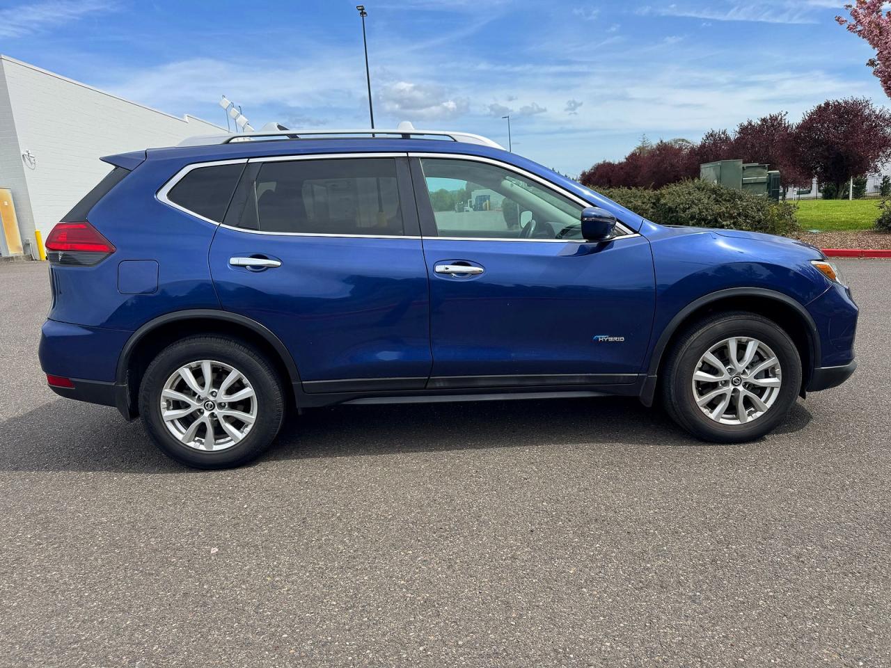 2017 NISSAN ROGUE