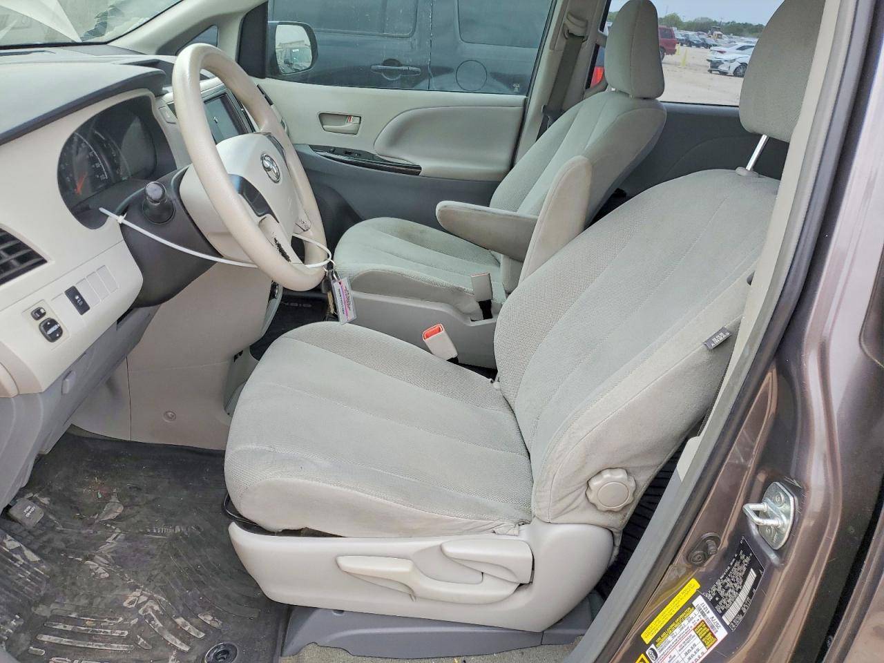 2013 TOYOTA SIENNA