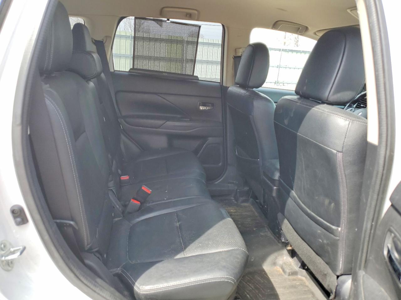 2016 MITSUBISHI outlander