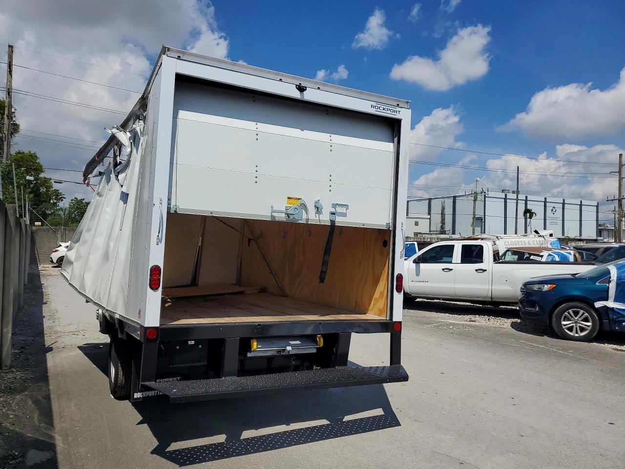 2025 CHEVROLET Express 3500