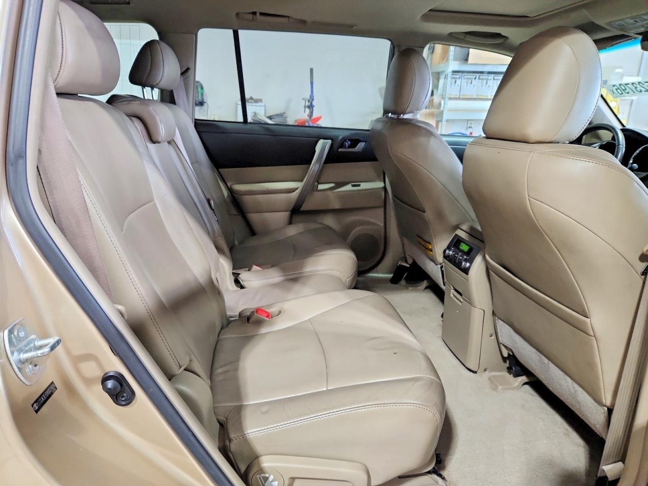 2010 TOYOTA HIGHLANDER