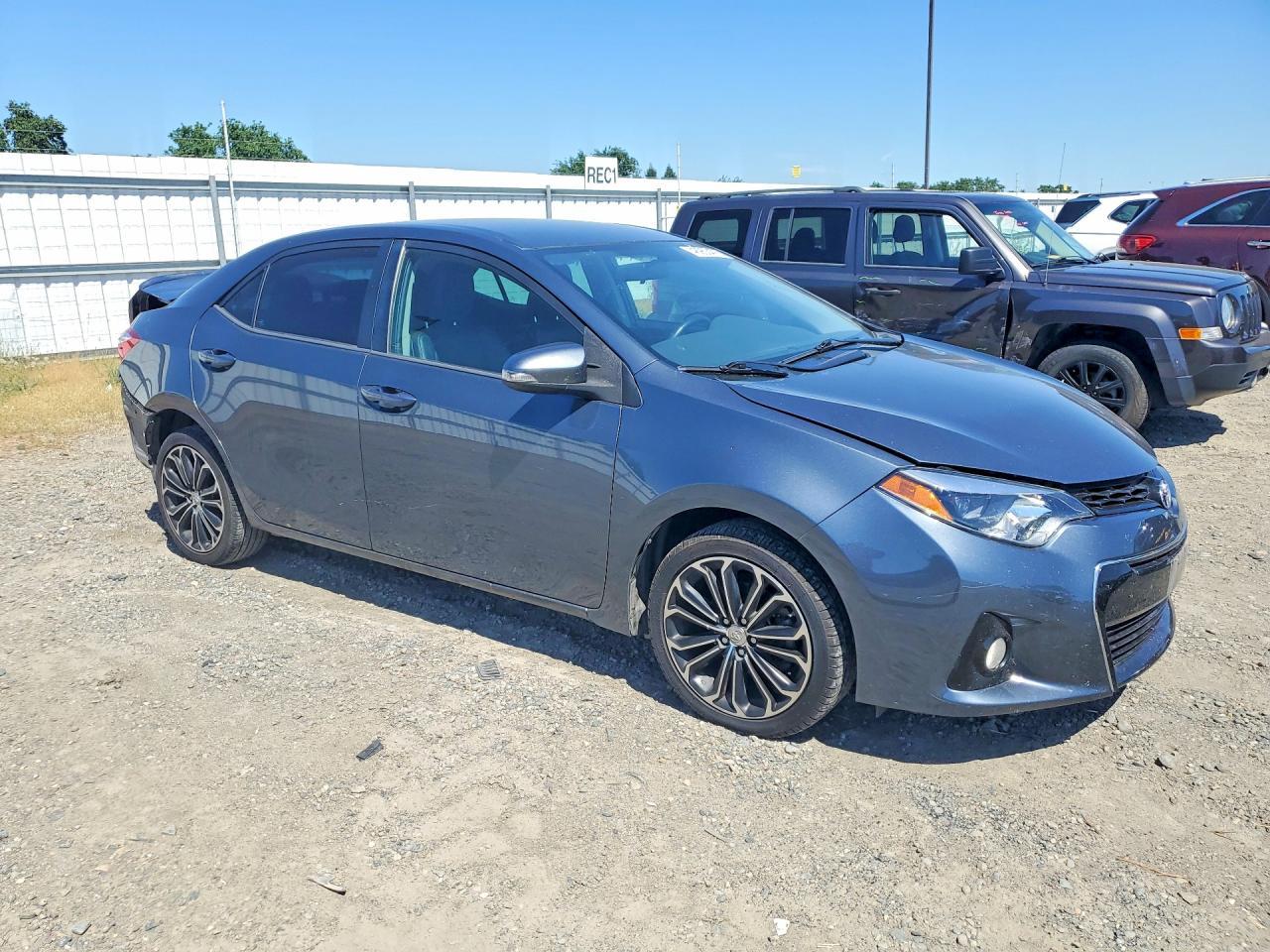 2015 TOYOTA COROLLA