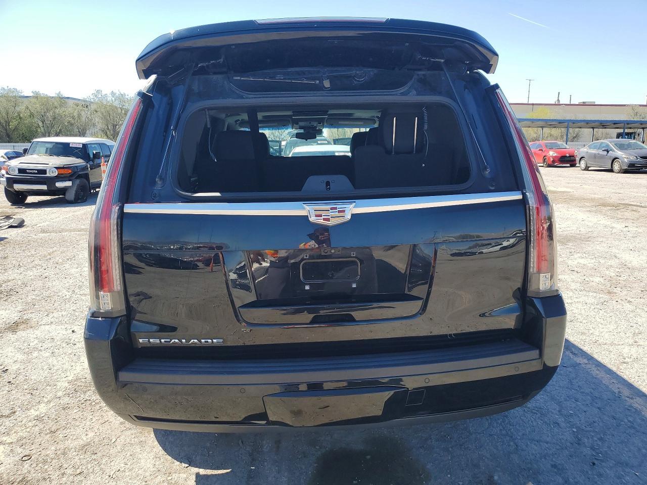 2017 CADILLAC ESCALADE