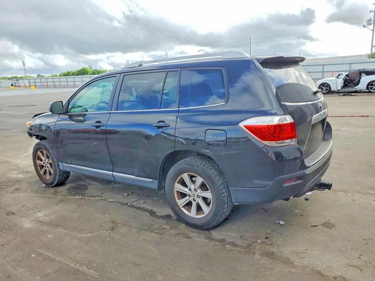 2013 TOYOTA HIGHLANDER