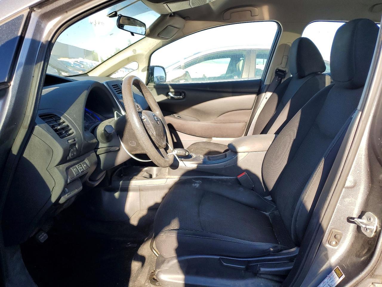 2016 NISSAN LEAF
