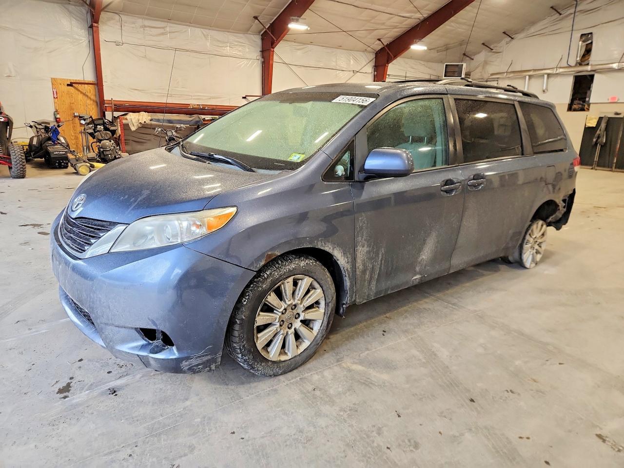 2014 TOYOTA SIENNA
