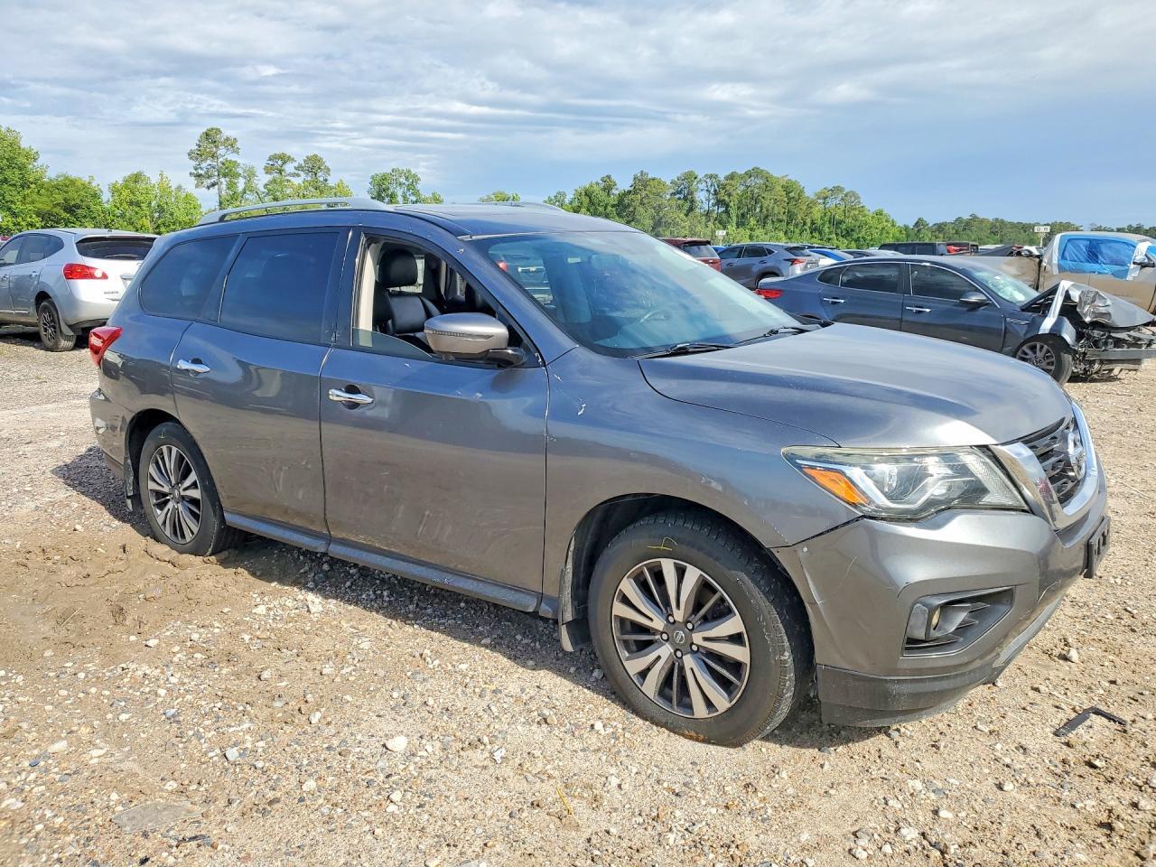 2017 NISSAN PATHFINDER