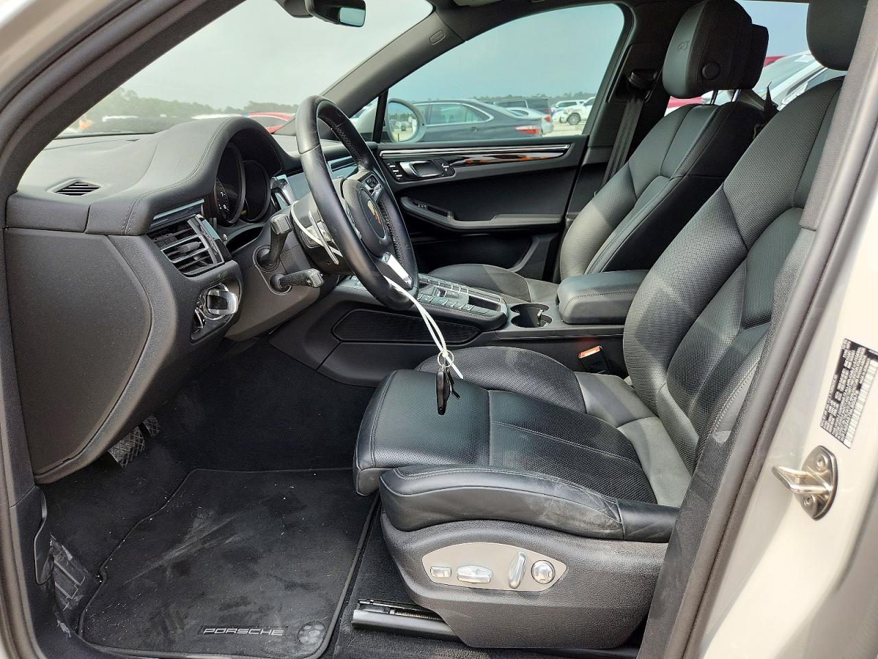 2021 PORSCHE Macan