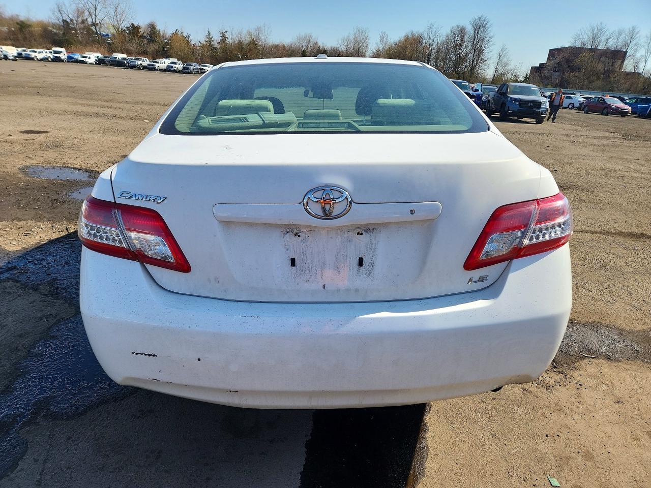 2011 TOYOTA CAMRY