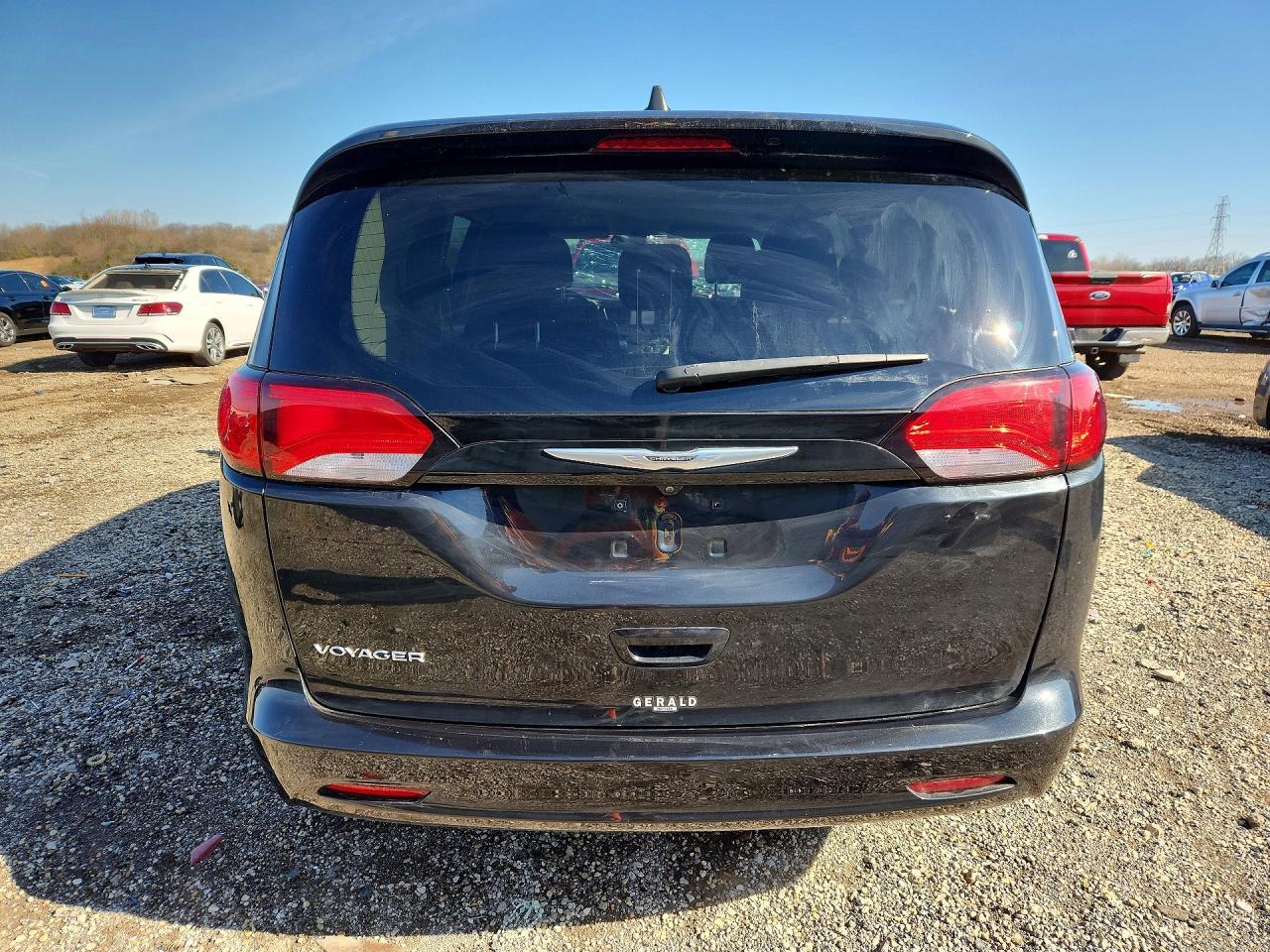 2022 CHRYSLER Voyager