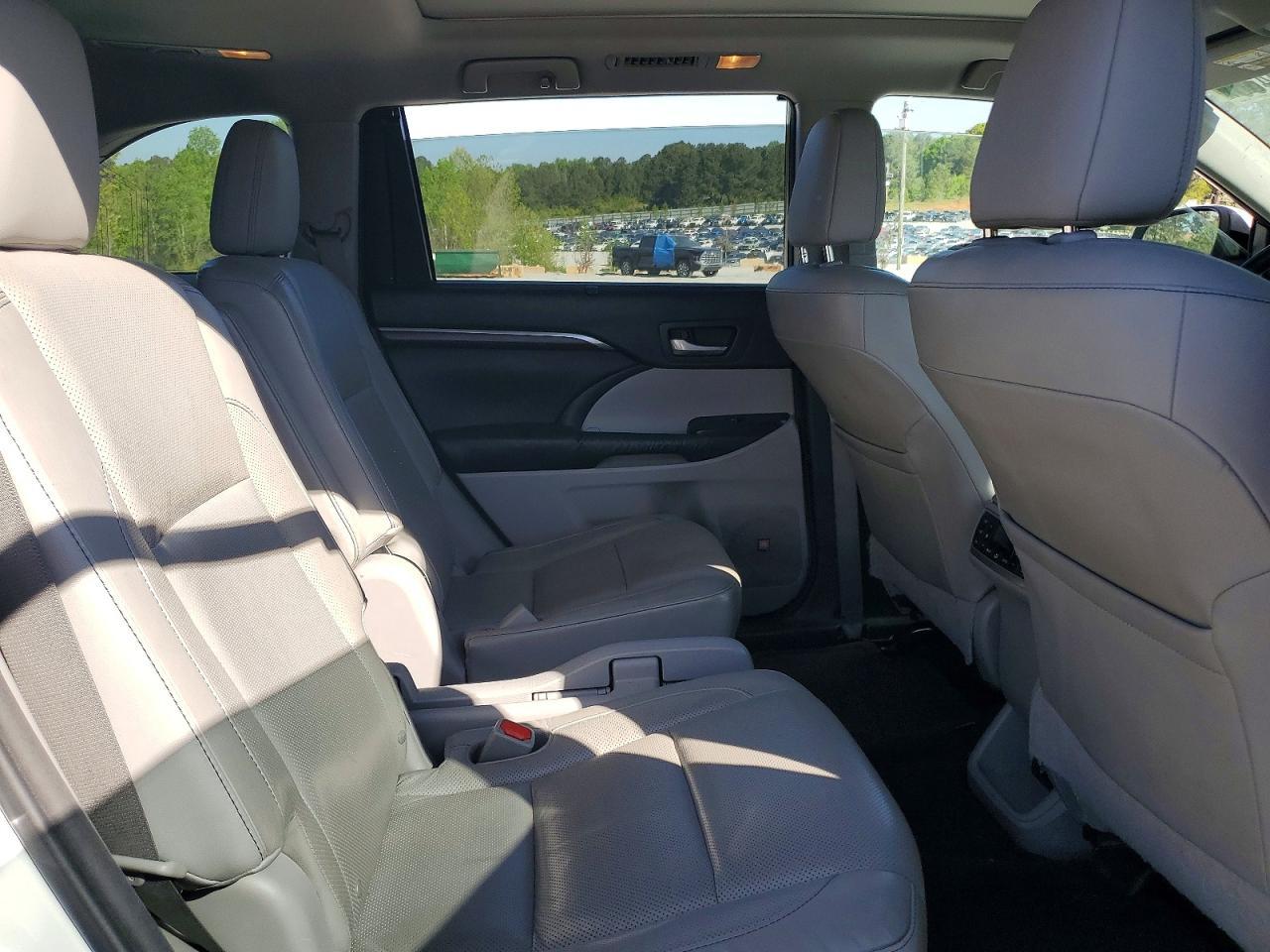2014 TOYOTA HIGHLANDER