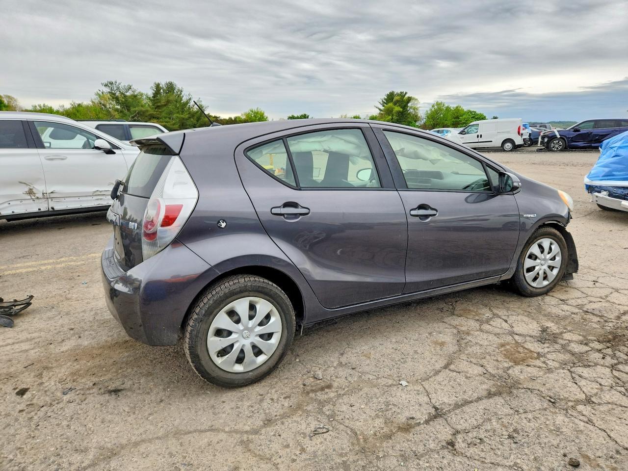 2013 TOYOTA Prius c