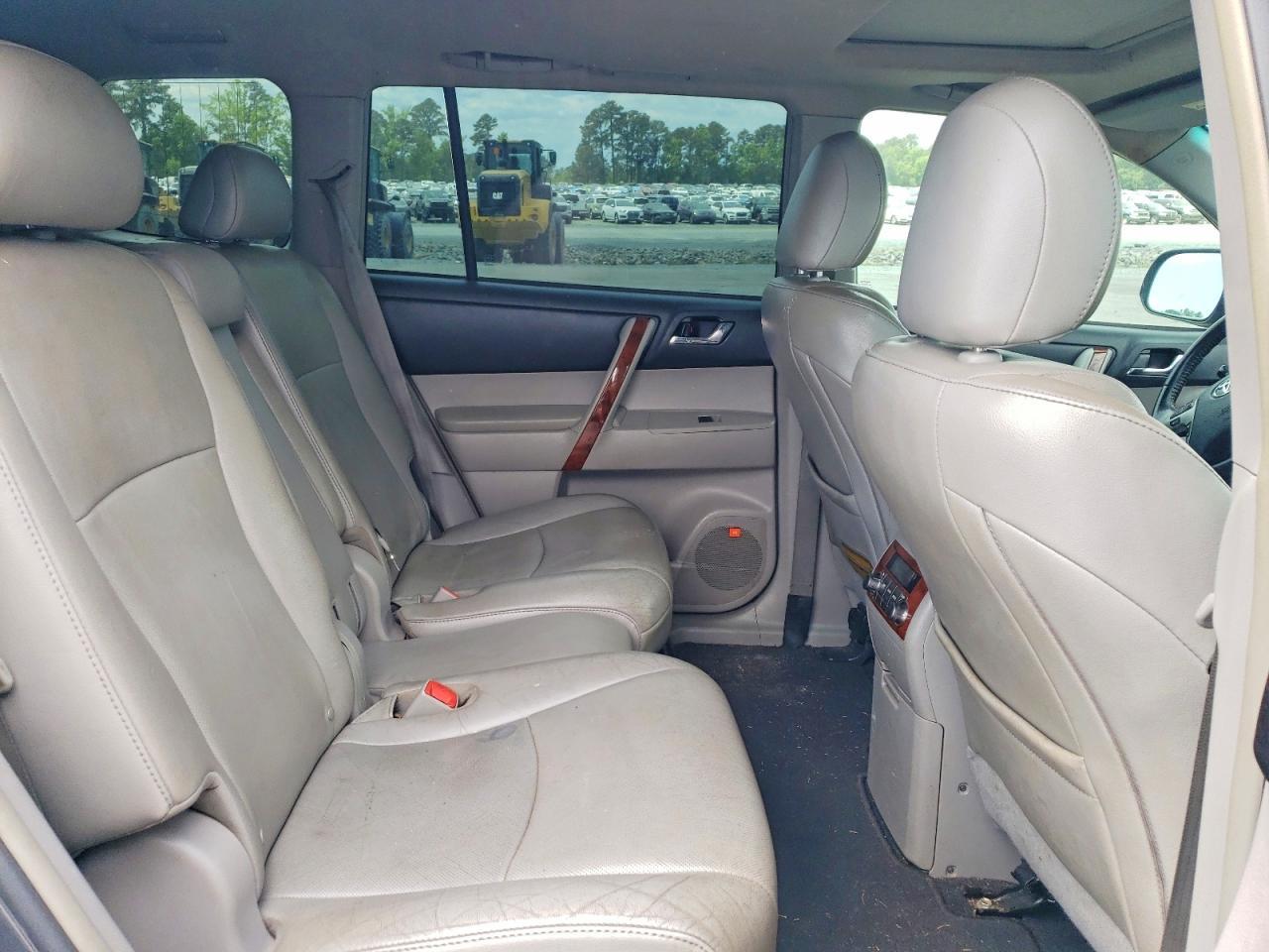 2011 TOYOTA HIGHLANDER