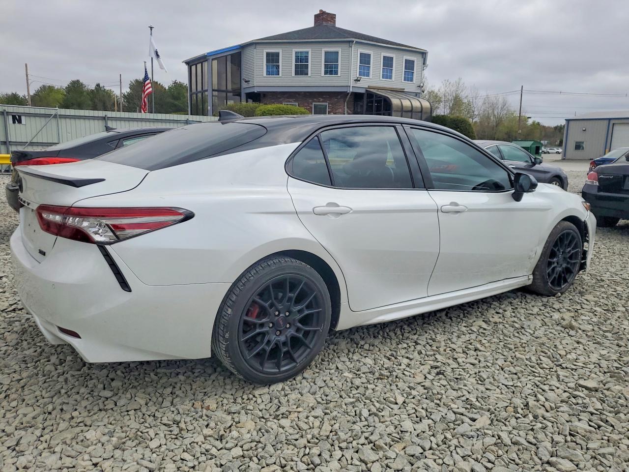 2018 TOYOTA CAMRY