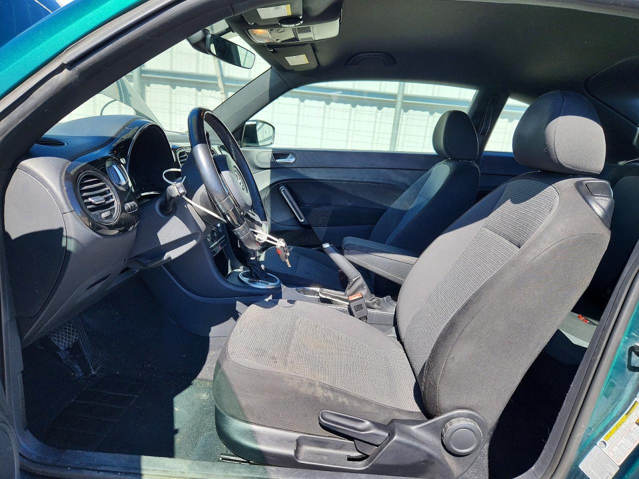 2017 VOLKSWAGEN Beetle
