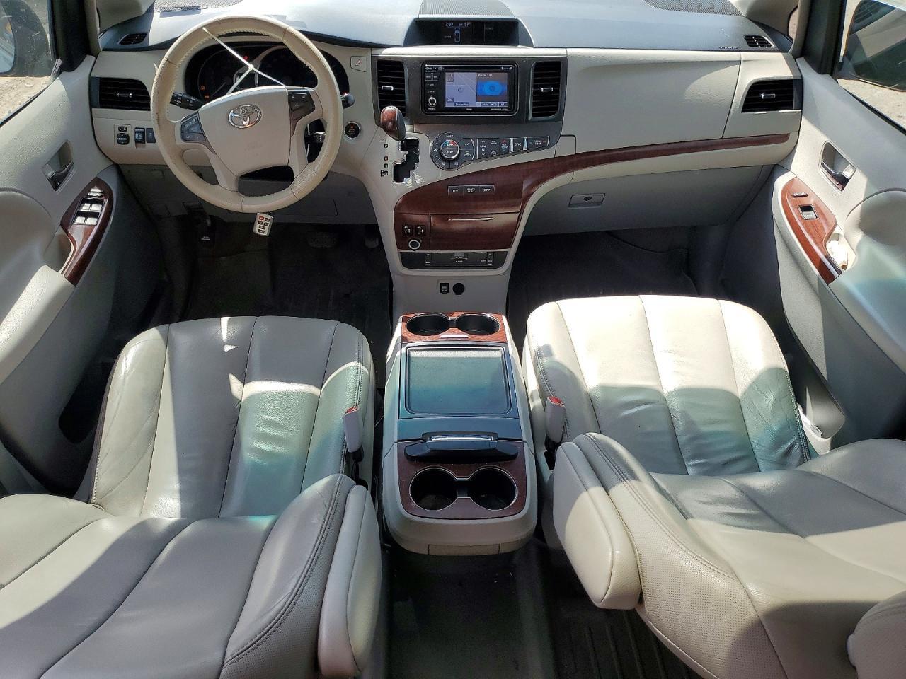 2014 TOYOTA SIENNA