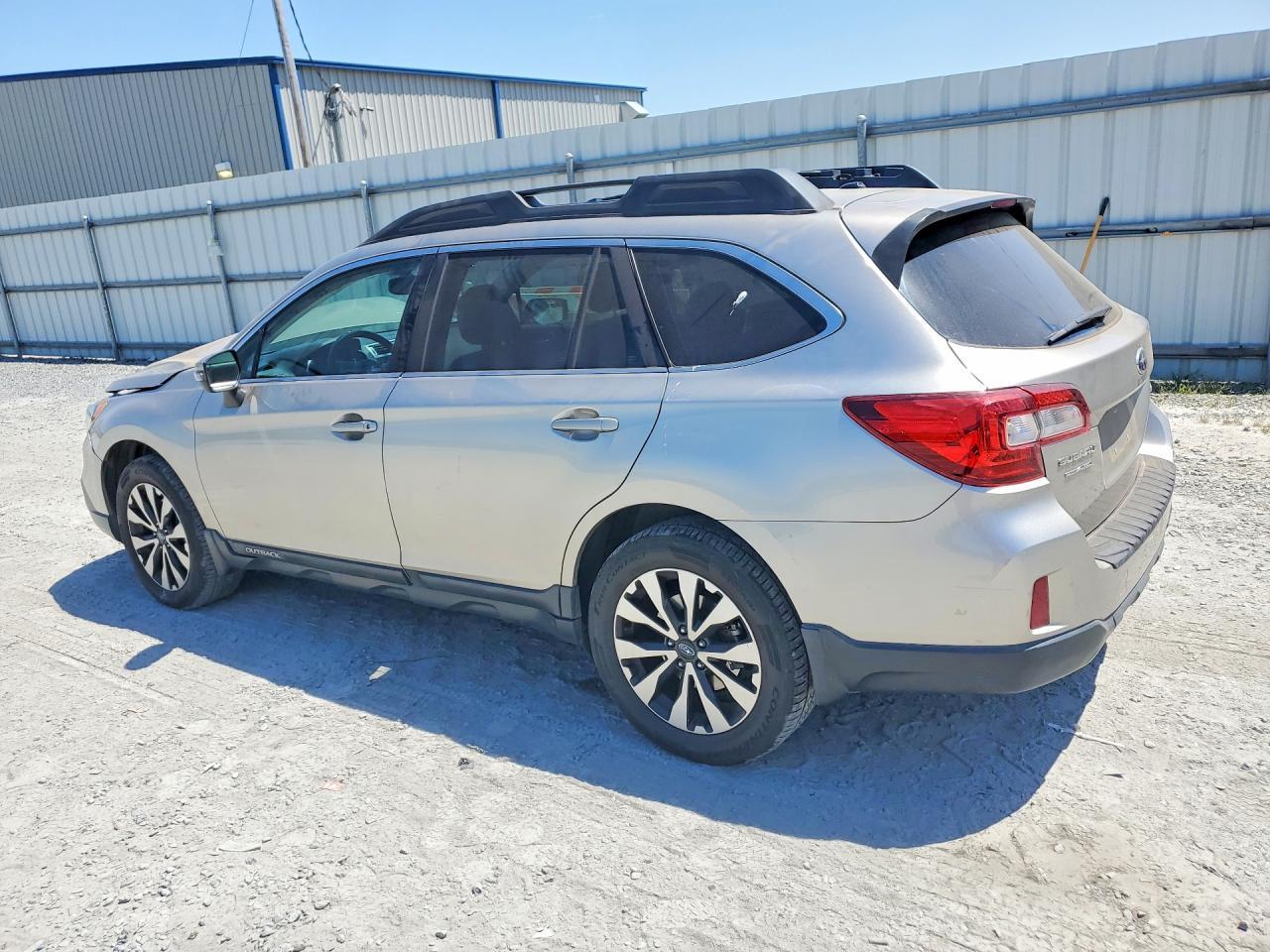 2015 SUBARU Outback