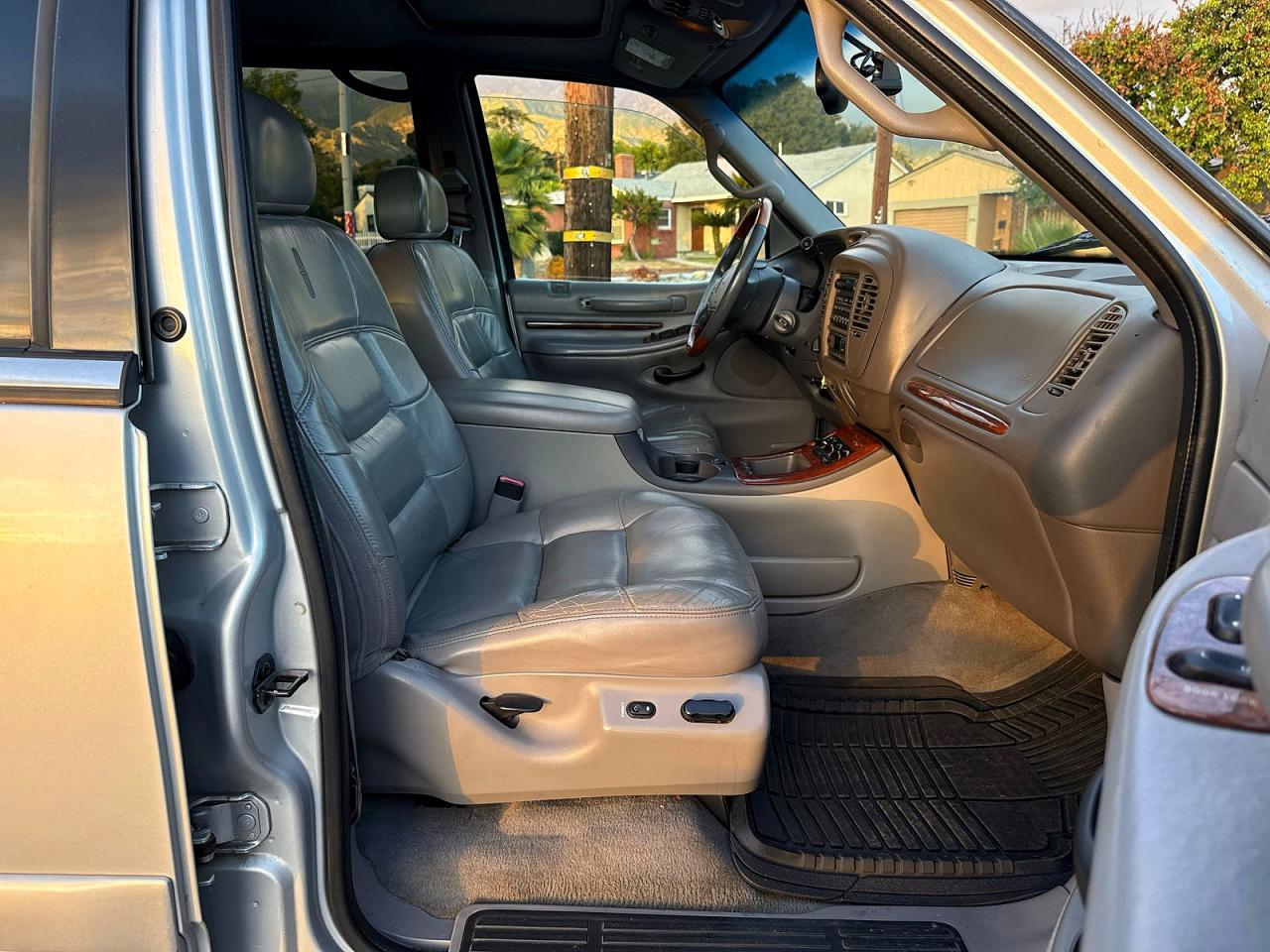 2000 Lincoln Townhouse Navigator