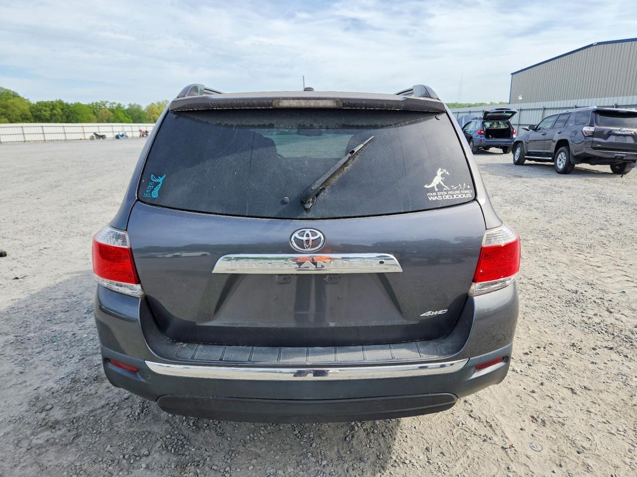 2011 TOYOTA HIGHLANDER