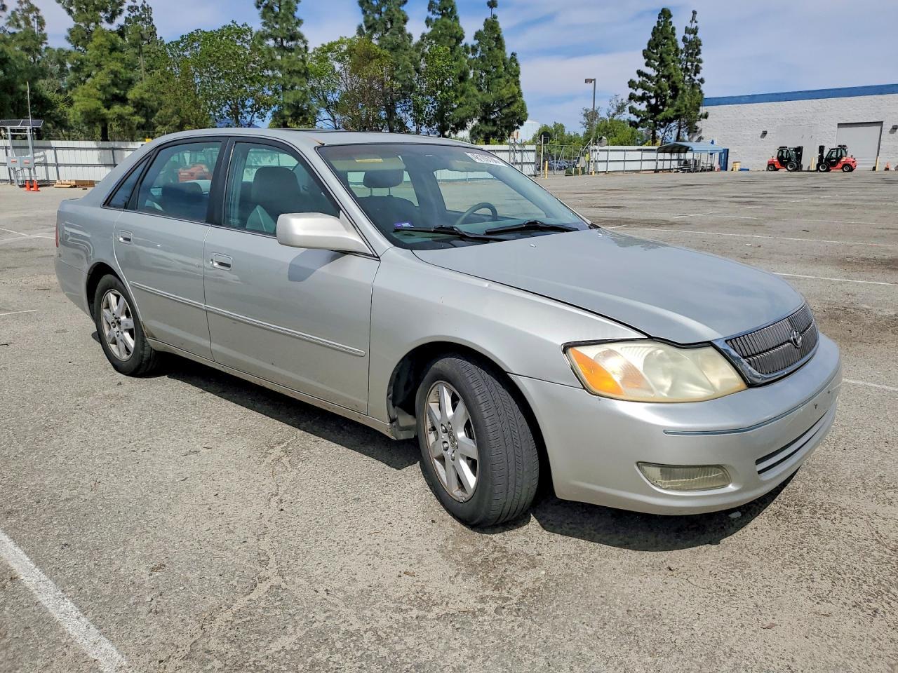 2002 TOYOTA Avalon
