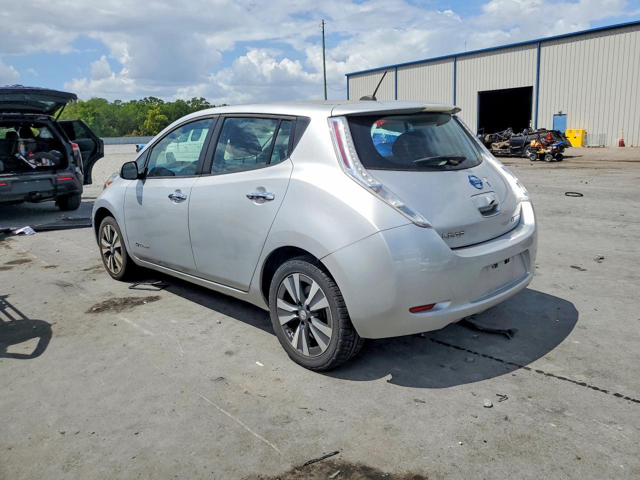 2015 NISSAN LEAF