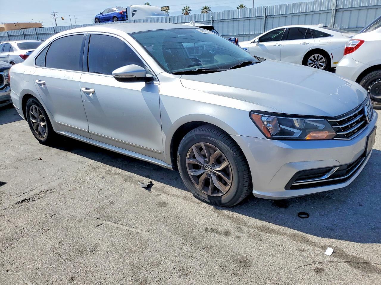 2016 VOLKSWAGEN Passat