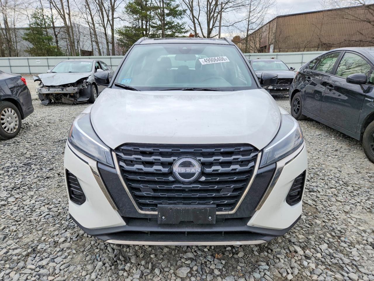 2024 NISSAN KICKS