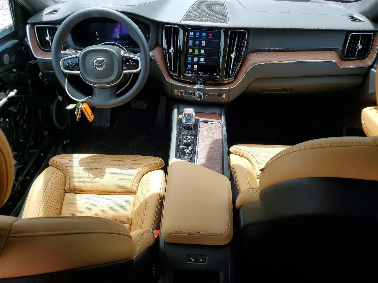 2025 VOLVO XC60