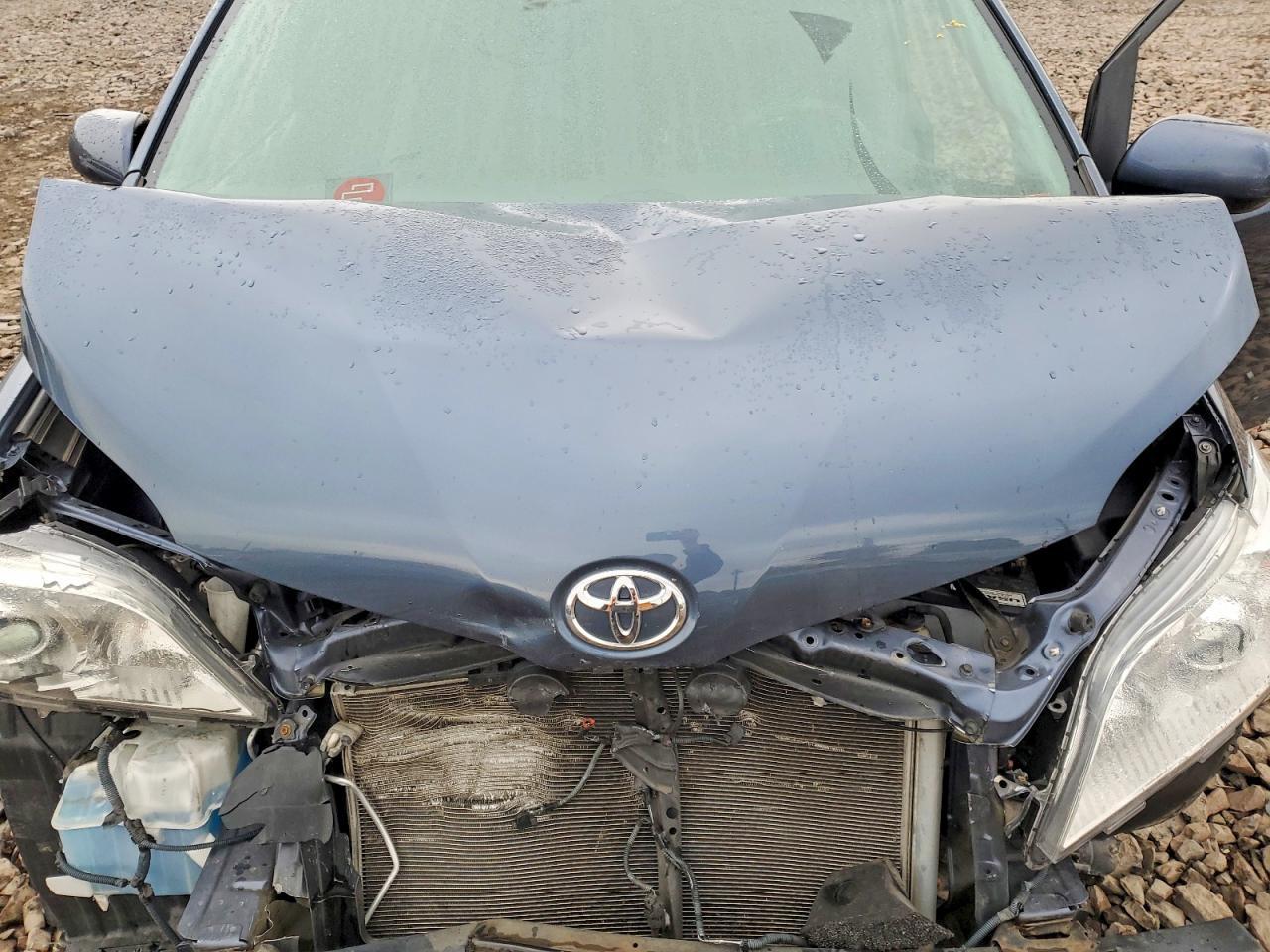 2014 TOYOTA SIENNA