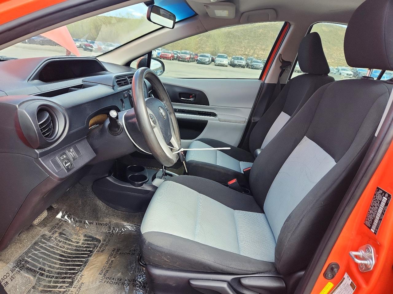 2014 TOYOTA Prius c