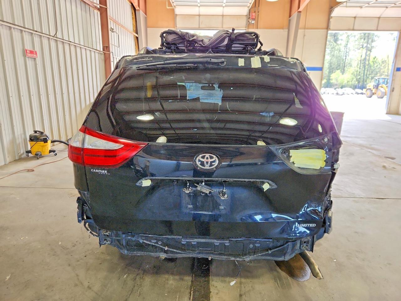 2017 TOYOTA SIENNA