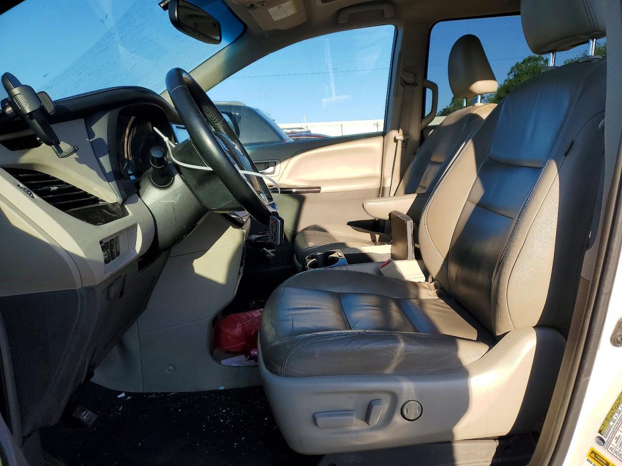 2015 TOYOTA SIENNA