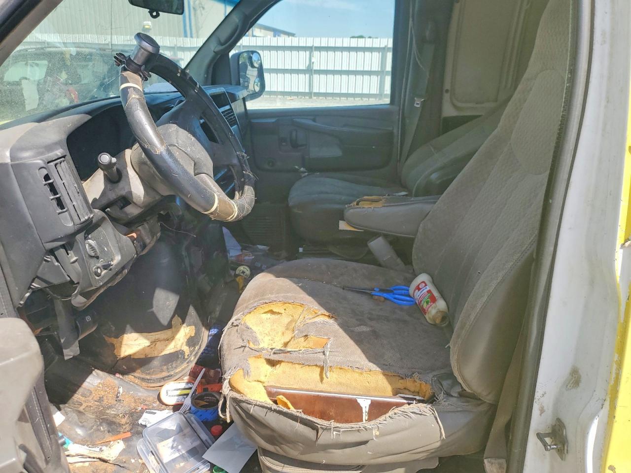 2004 CHEVROLET EXPRESS 2500