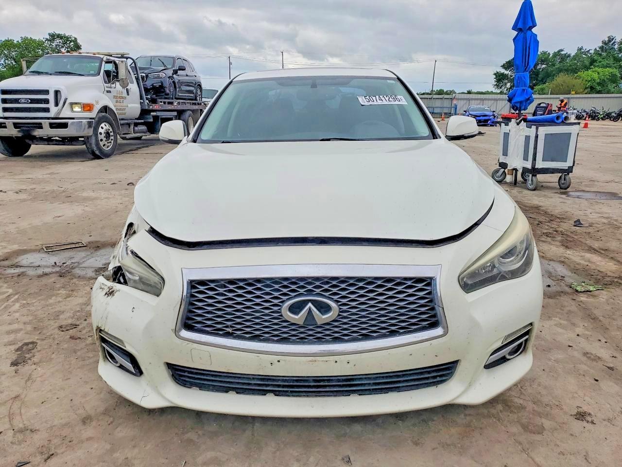 2015 INFINITI Q50