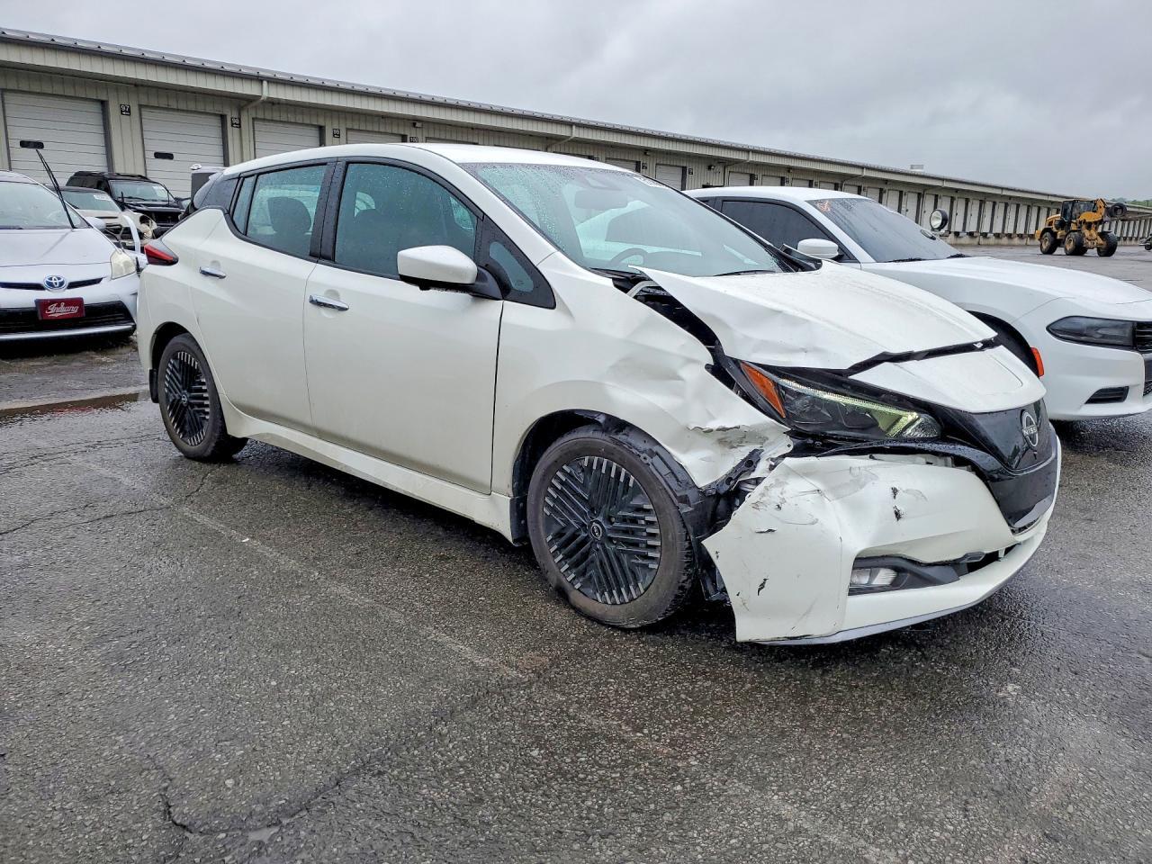 2024 NISSAN LEAF
