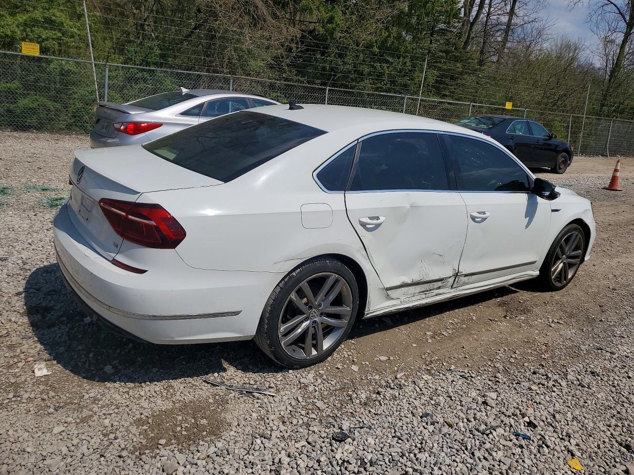 2017 VOLKSWAGEN Passat