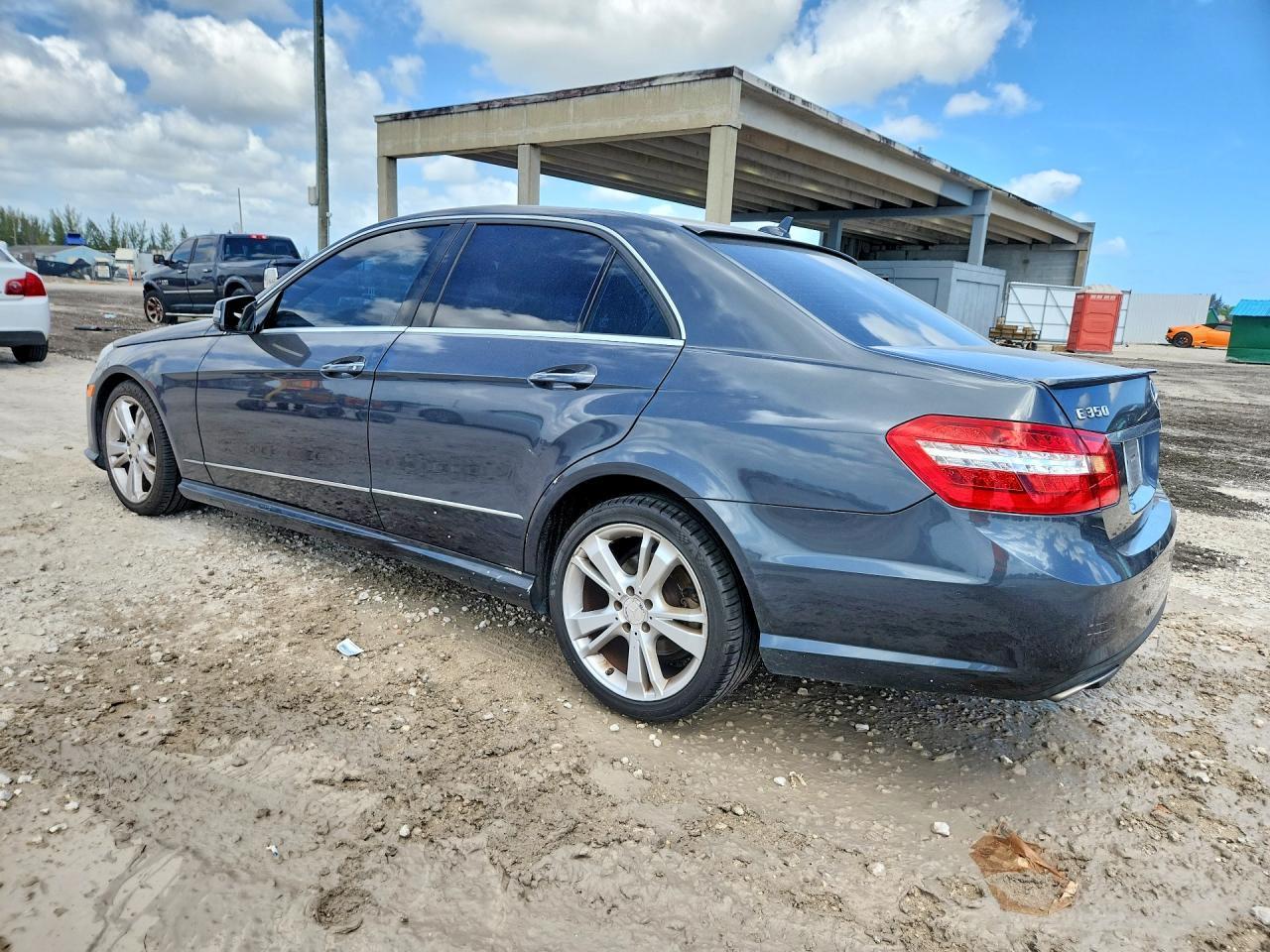 2013 MERCEDES-BENZ E-Class