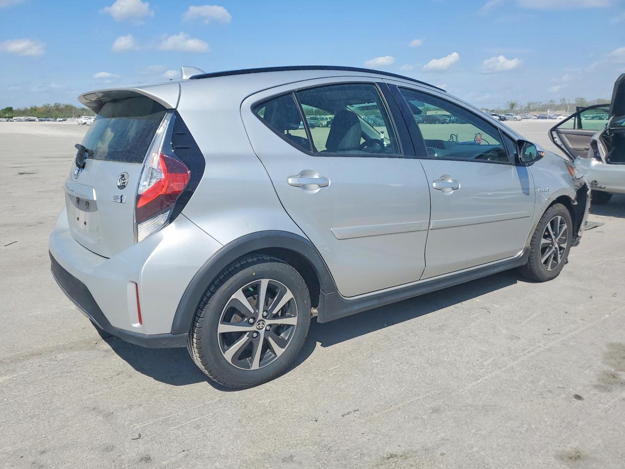 2018 TOYOTA Prius c