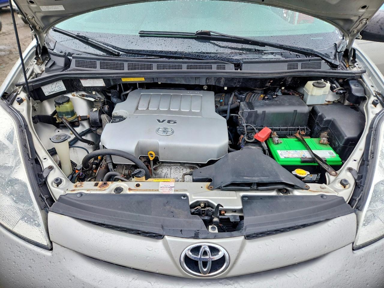 2010 TOYOTA SIENNA