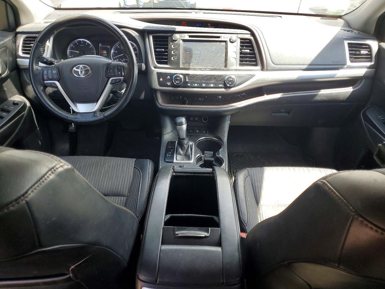 2017 TOYOTA HIGHLANDER