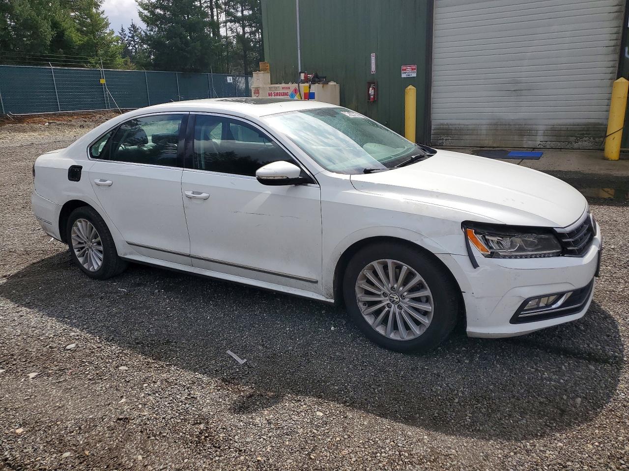 2016 VOLKSWAGEN Passat