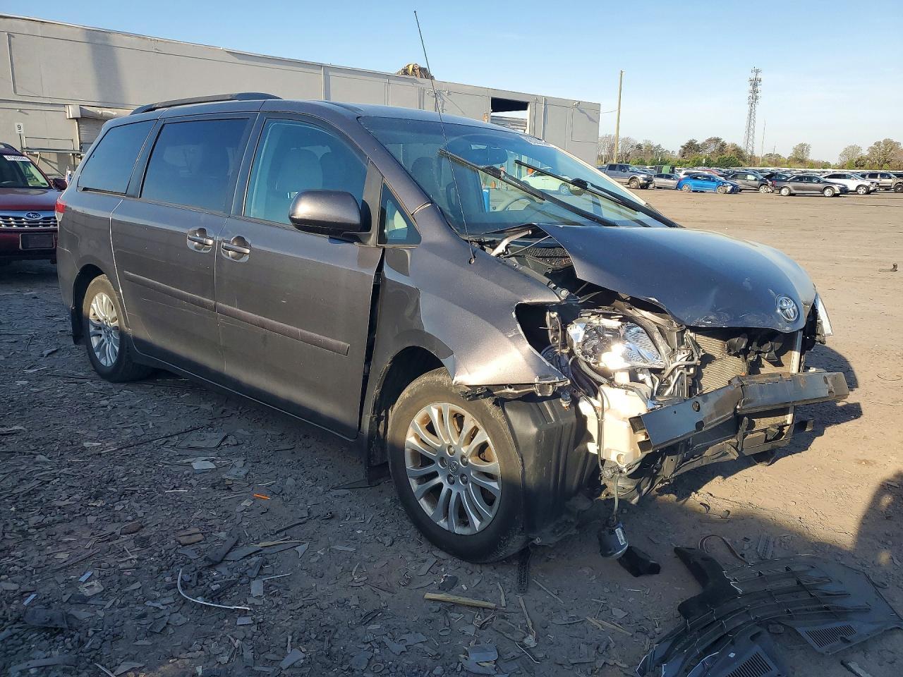 2012 TOYOTA SIENNA