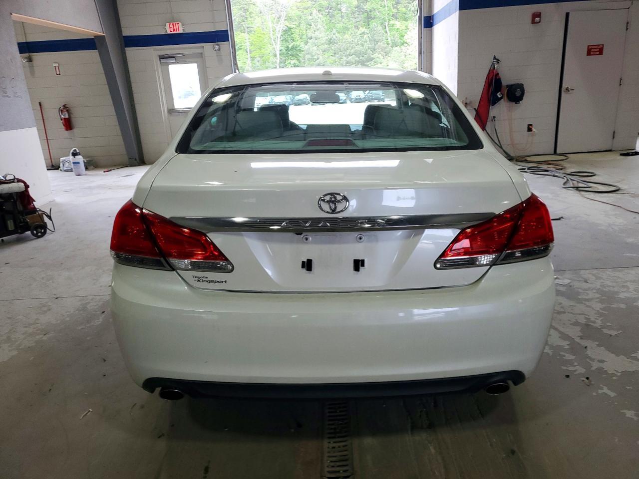 2011 TOYOTA Avalon