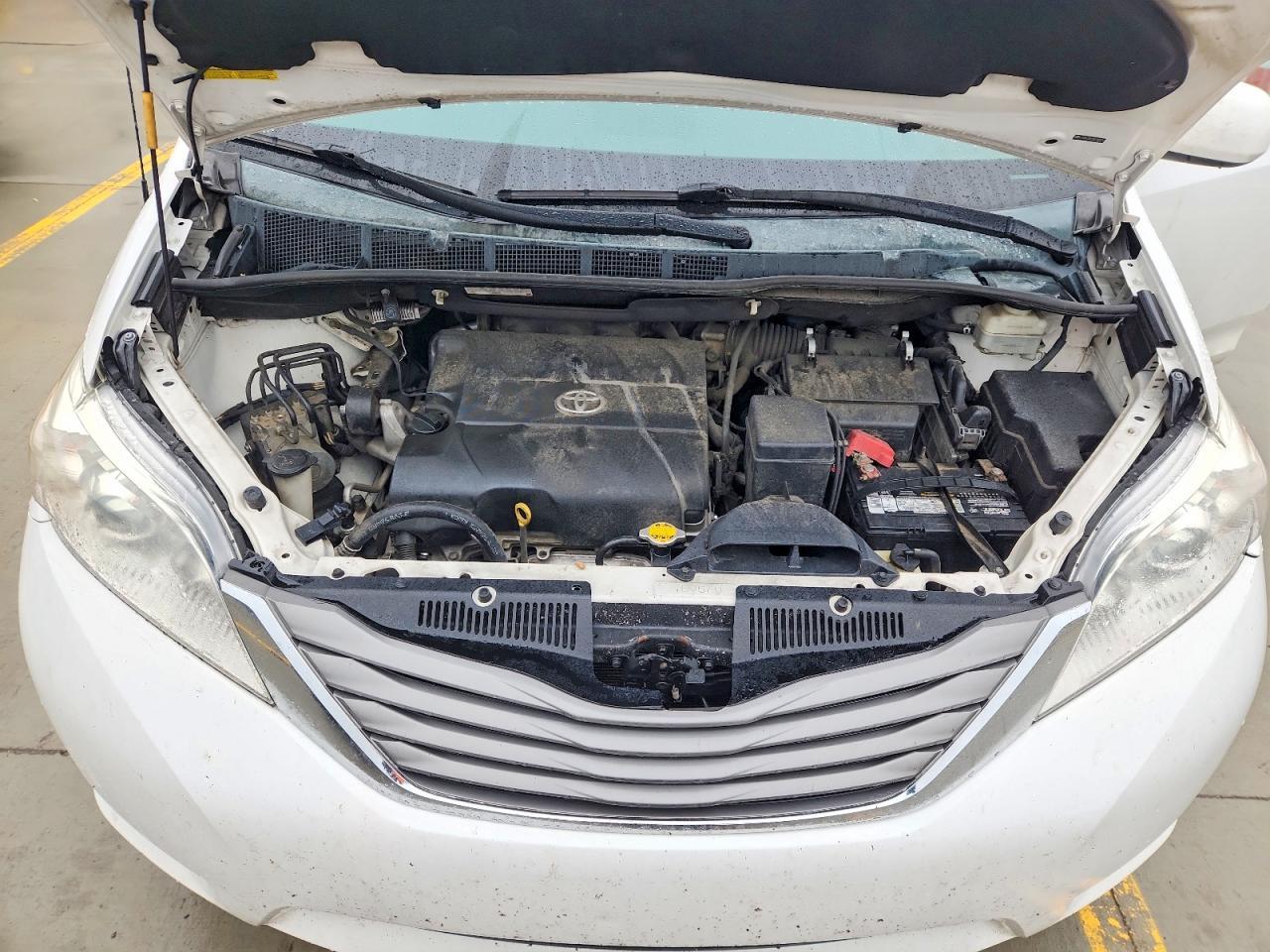 2013 TOYOTA SIENNA