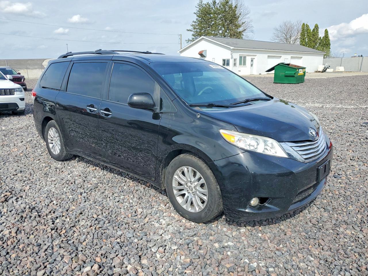 2013 TOYOTA SIENNA